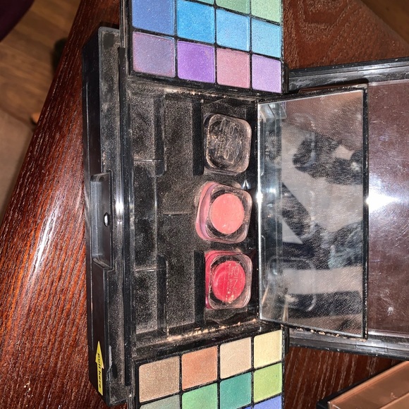 Makeup Bundle - Picture 6 of 7